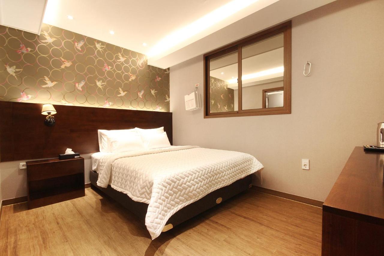 Hotel Momo Busan Bagian luar foto